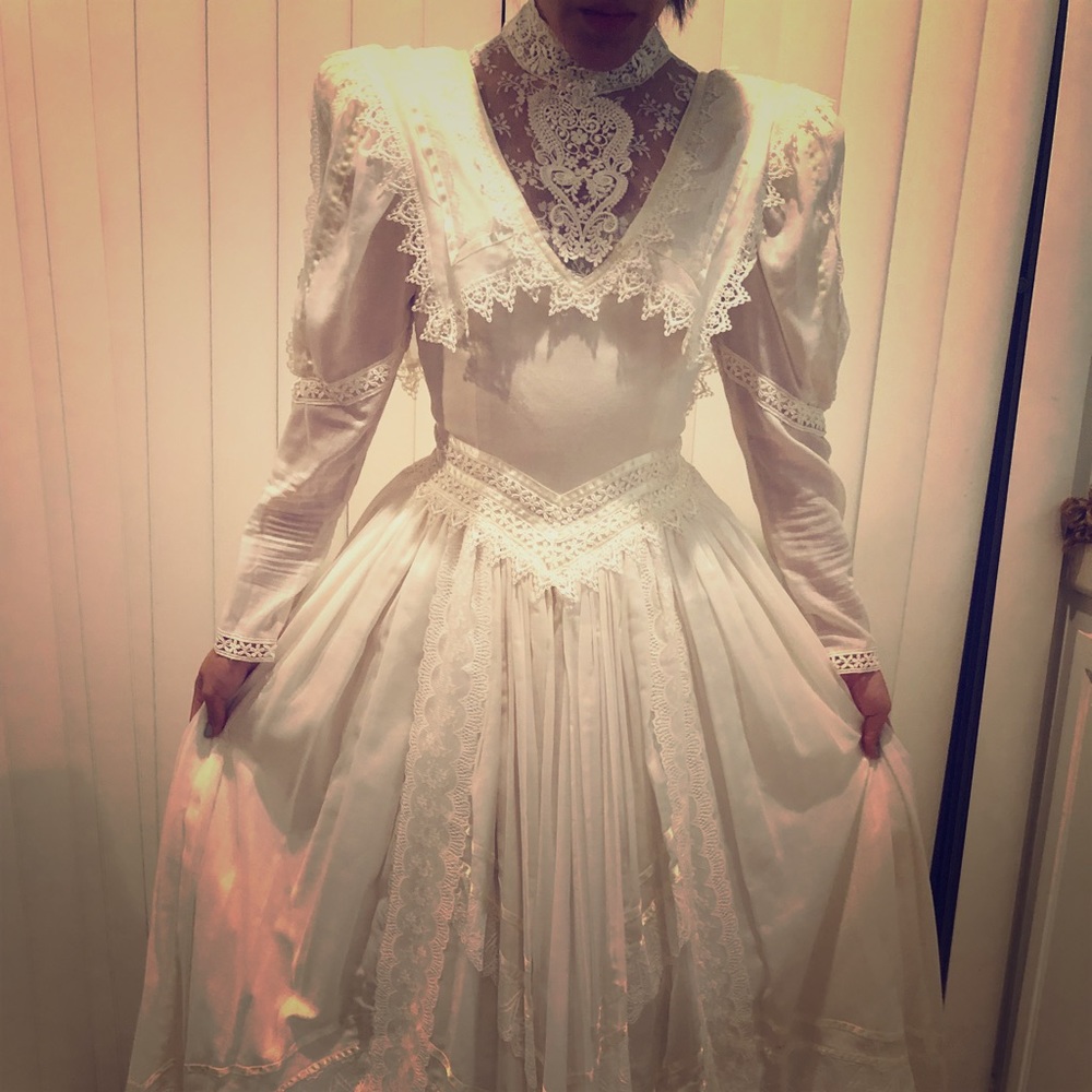 JESSICA MCLINTOCK Victorian inspired wedding dress